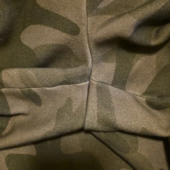 Benoa Sweats - Picture 5 of 5